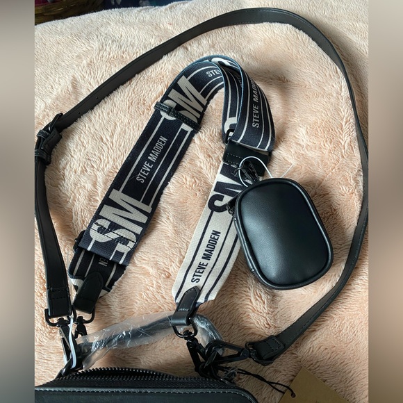 New Steve Madden Black Belizza handbag with removable coin pouch - Picture 3 of 10